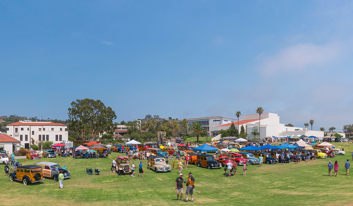 欧洲杯买球 brings woodies cars to its west campus.